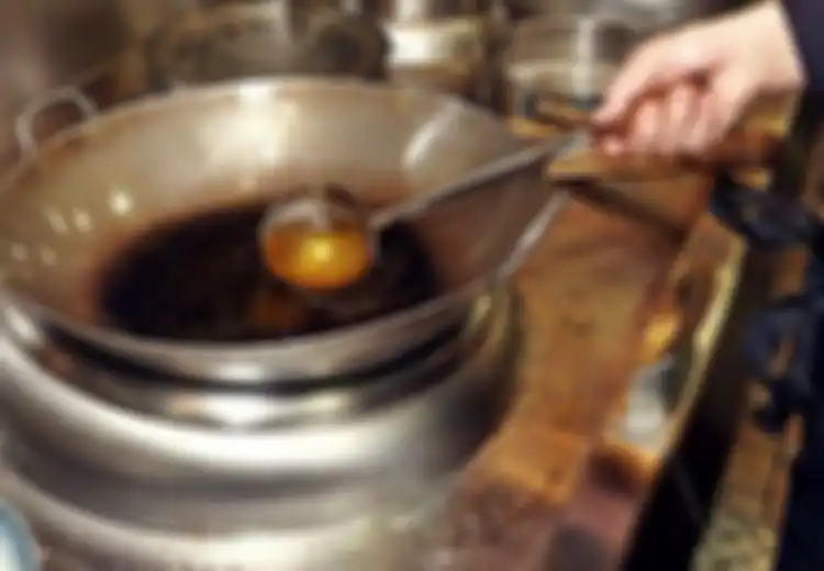 Ingat, Jangan Pernah Beli Minyak Goreng dengan Ciri-ciri Seperti yang Dijual Pedagang Nakal Ini, Berbahaya! Bisa Sebabkan Penyakit Mematikan Ini!
