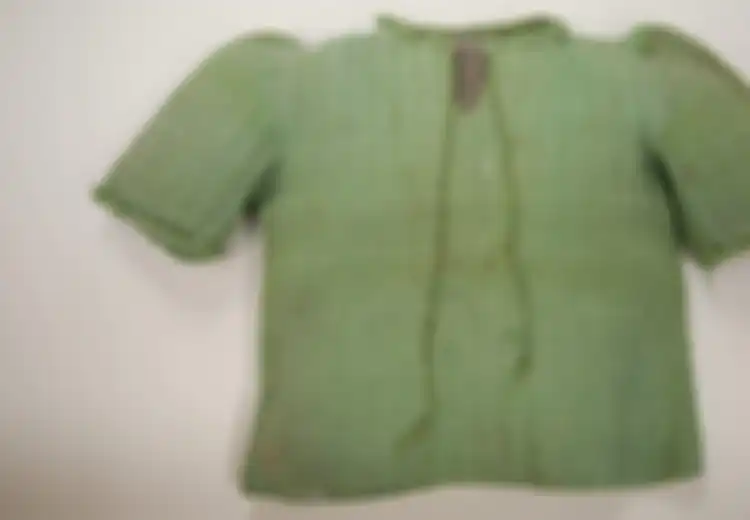 Berkat Sweater Sederhana Ini, Gadis Cilik Ini Selamat dari Holocaust