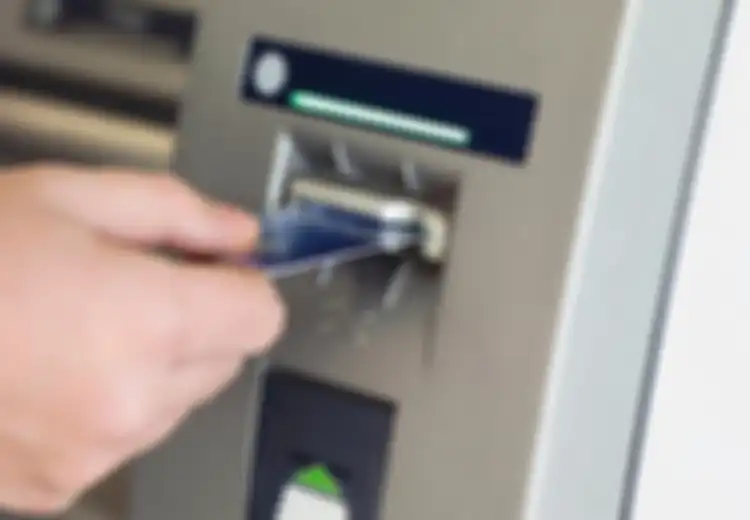 Tips Bertransaksi di ATM Agar Tidak Tertular Covid-19
