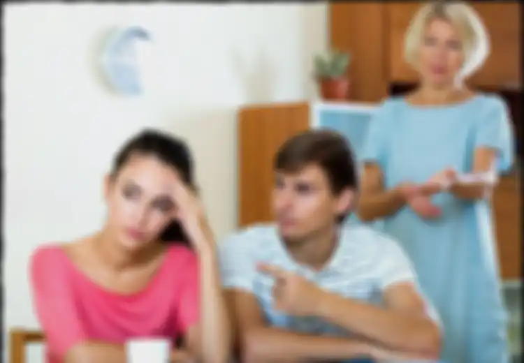 7 Jenis Orang yang Ditakdirkan Hidup Sendiri, Salah Satunya Mereka yang Kecanduan Ponsel