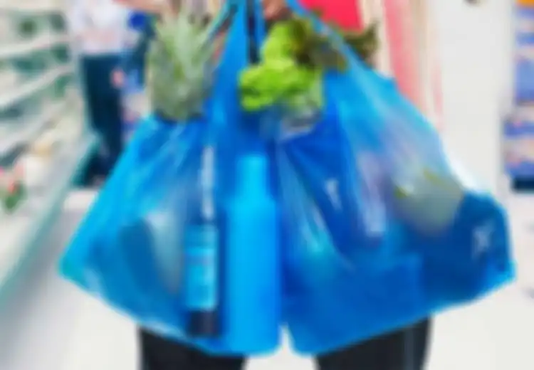 Mulai 1 Maret Kantong Plastik Sudah Berbayar, Ternyata Ini Bahaya Plastik Bagi Kesehatan