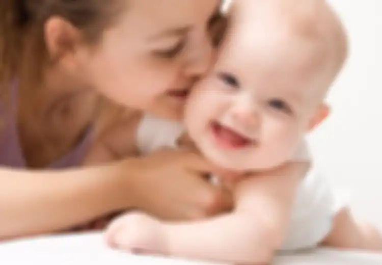 Bayi 10 Bulan Positif Covid-19 Setelah Diajak Melayat oleh Orangtuanya hingga Diciumi Banyak Orang: Ini Bahayanya Bila Bayi Dicium Sembarangan, Bisa Sebabkan Kematian