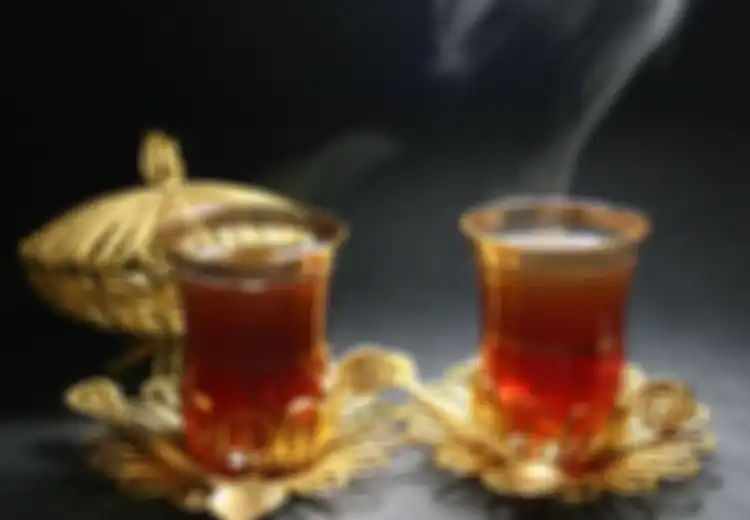 Nikmatnya Minum Teh Panas Saat Musim Hujan, Tapi Ini Risikonya untuk Kesehatan Anda!