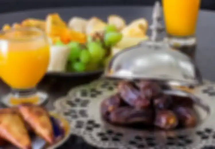 Hati-hati, Penderita Penyakit Refluks Gastroesofagus Tidak Boleh Makan Berlebihan Saat Buka Puasa