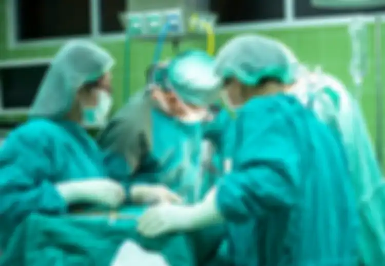 Kocak! Dokter Ini Hanya Butuh Waktu 28 Detik Untuk Melakukan Operasi Pada Pasiennya, Tapi Presentasi Kematiannya 300 Persen! Begini Kondisi Pasiennya Setelah Dioperasi 