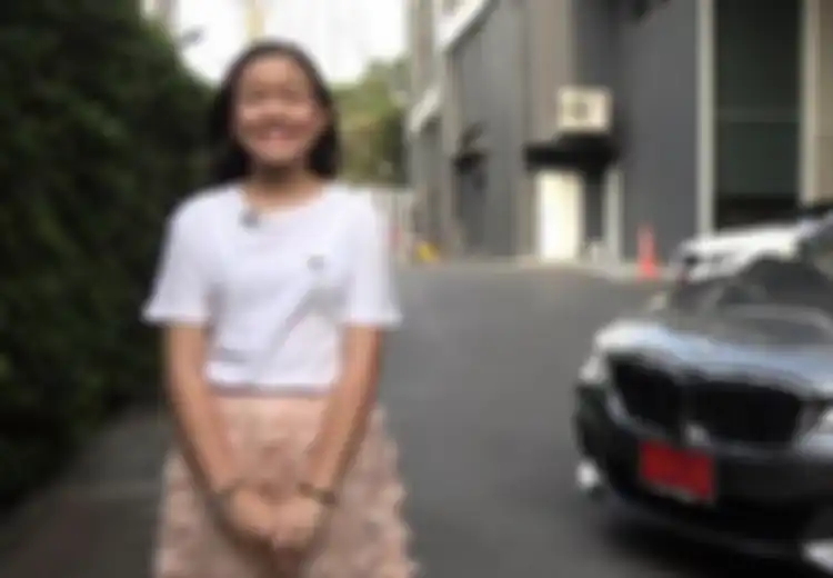Rayakan Ulang Tahun ke-12, Gadis Ini Beli BMW Rp2 Milliar dengan Uang Sendiri, Ternyata Ini Sumber Kekayaannya
