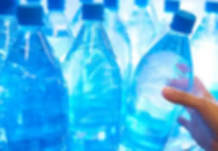 Ingat, Jangan Pernah Beli Air Minum dengan Ciri-ciri Seperti Berikut Ini! Sebuah Pabrik Air Mineral Digerebek Polisi Karena Gunakan Air Tanah Sebagai Bahan Bakunya