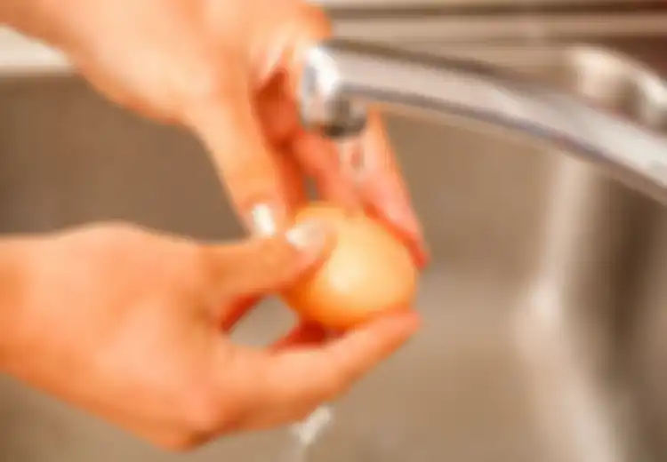 Hati-hati,  Jangan Pernah Mencuci Telur Sebelum Dimasak, Bahayanya Tidak Main-main!