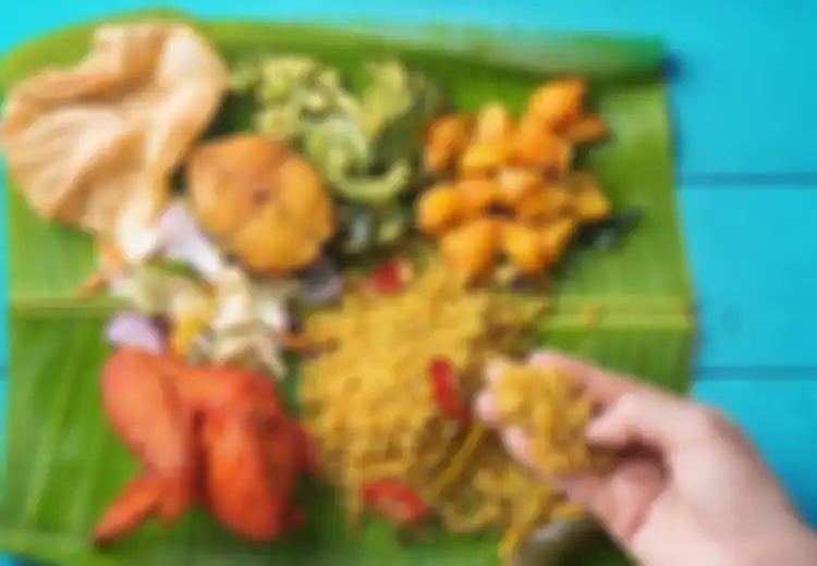Orang Medan Suka Pakai Daun Pisang untuk Alas Makan, Plastik Mempercepat Makanan Basi?