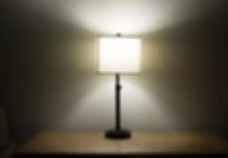 PeduliTubuhmu: Hati-hati! Di Balik Klaim Hemat Listrik, Ternyata Lampu Ini Berbahaya Buat Retina Mata