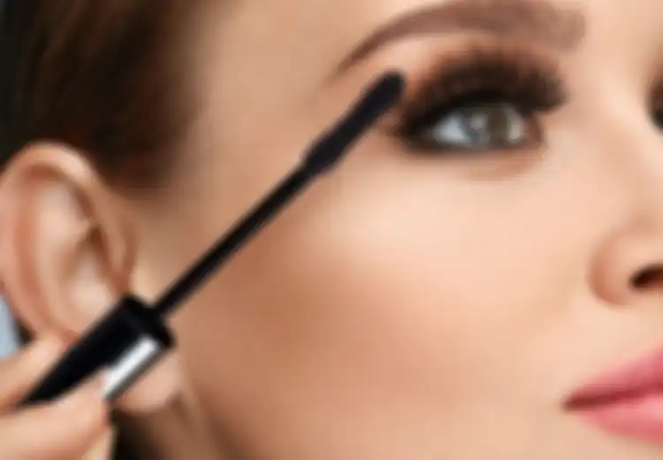 Wahai Wanita, Jangan Jadikan Maskara Sebagai Rutinitas Make-up Harian, Atau Mata Anda akan Alami 'Infeksi Serius' Ini