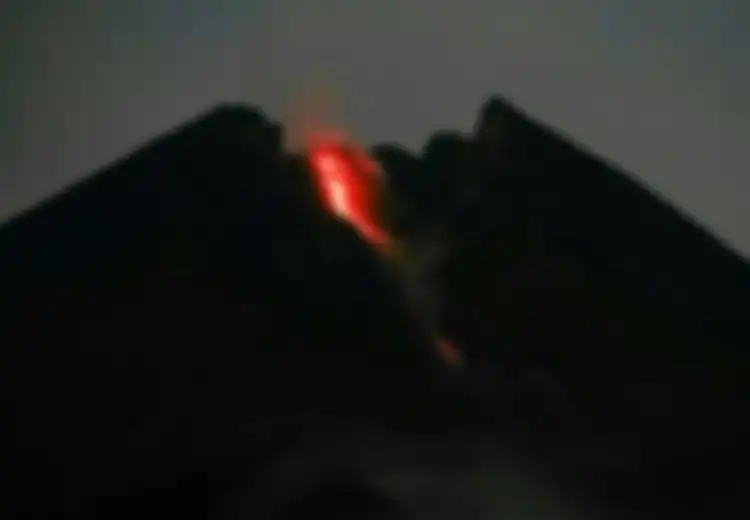 Siang Tadi, Hari Ini Gunung Api Keluarkan Awan Panas, Letusannya Capai Tinggi 800 Meter