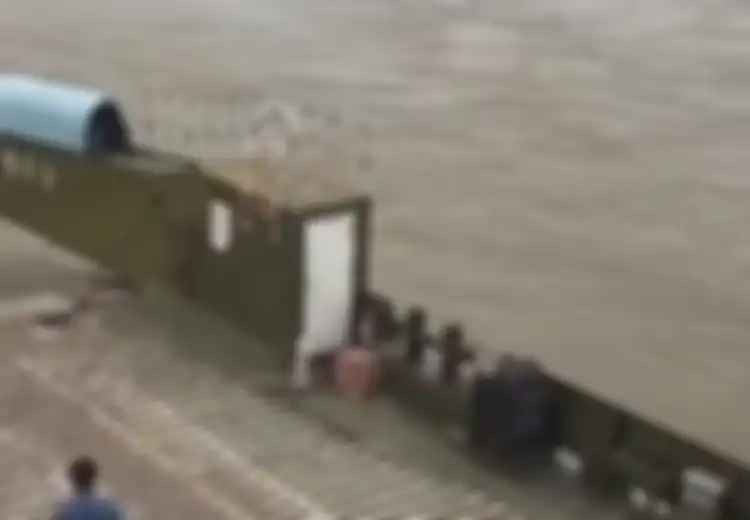 Horor, Bisa Berenang Menyerupai Ular, 'Makhluk' Sepanjang 20 Meter Ini Pernah Muncul ke Permukaan Sungai, Makhluk Apakah Sebenarnya?