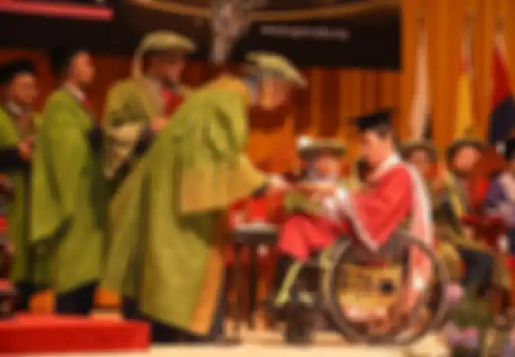 Dulu Jadi Bahan Olok-Olokan Karena Gaya Berjalannya, Kini Banyak yang Kagum dengan Prestasi Pria Ini
