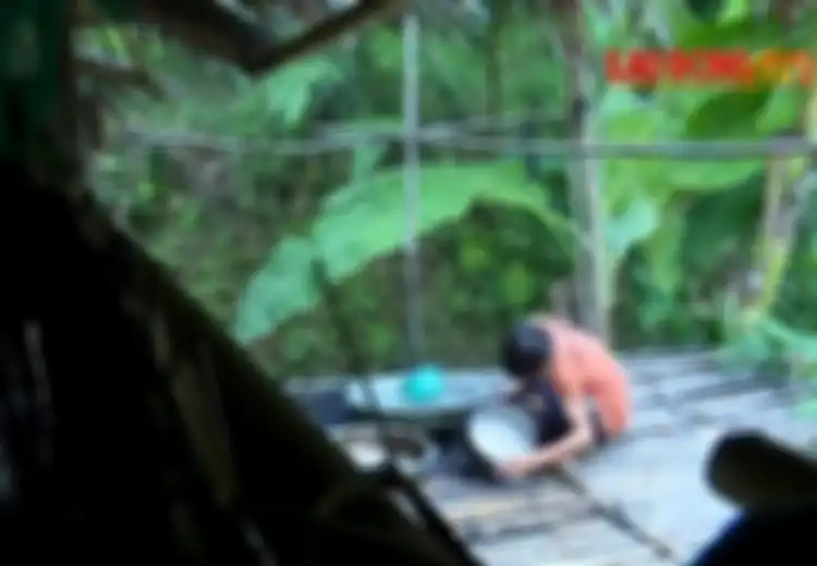  Bocah 10 Tahun Hidup Sebatang Kara dan Tak Mau Diadopsi, Dia Memilih Bertahan Hidup dengan Mengandalkan Alam Seperti Ini