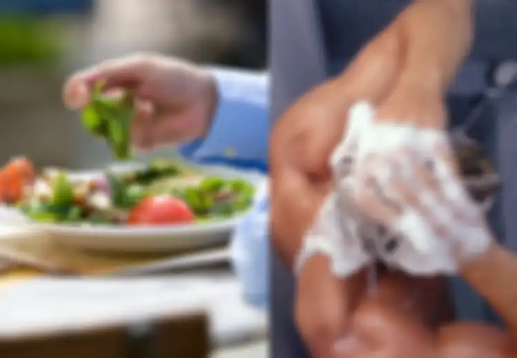 Benarkah Mandi Setelah Makan Berbahaya untuk Tubuh? Ini Penjelasannya dan Ini Waktu Tepat untuk Mandi