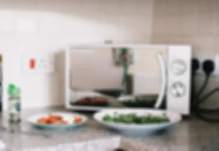 5 Jenis Makanan yang Tidak Boleh Dipanaskan di Microwave, Salah Satunya Buah Beku