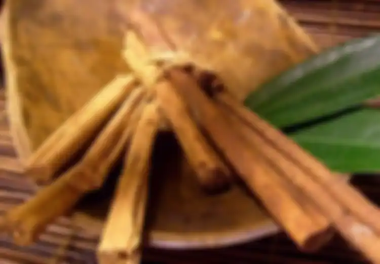 Turunkan Berat Badan dengan Campuran Daun Salam dan Kayu Manis, Mau?