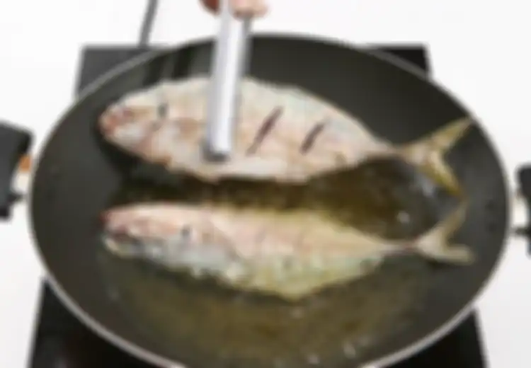 Begini Rupanya Rahasia Goreng Ikan Supaya Tidak Nempel di Wajan  ala Restoran, Padahal Cuma Pakai Wajan Biasa