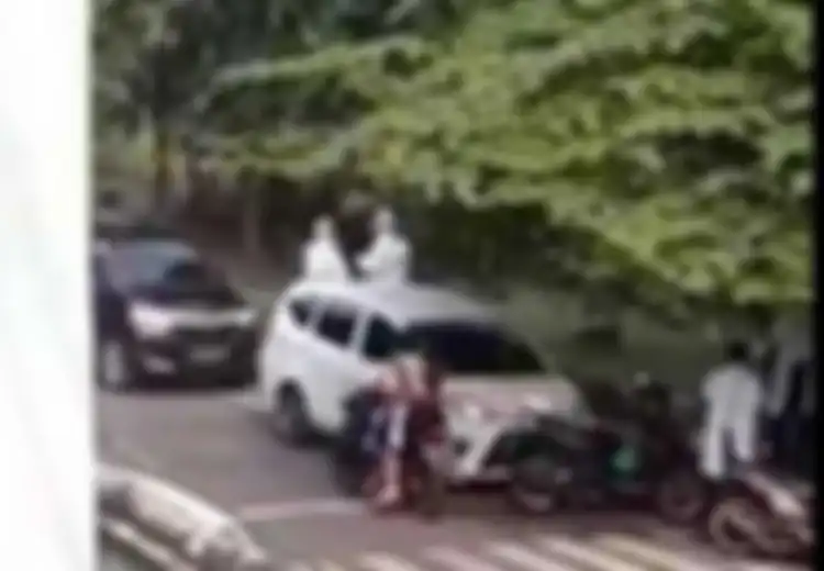 Viral Video Pasien Positif Covid-19 Kabur Usai Melahirkan, Dikejar Petugas Medis yang Pakai APD hingga Nekat Mau Naik Ojek, Tapi Para Sopir Ojek Langsung Lari Ketakutan