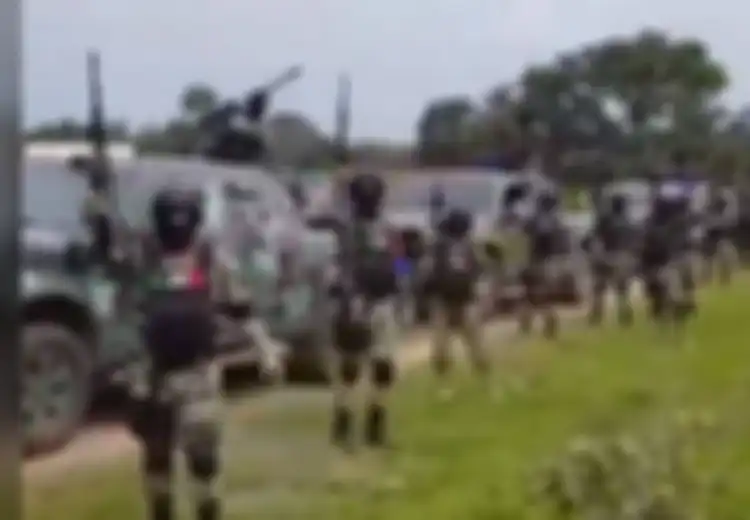 Berpakaian Militer Lengkap Dengan Senjata dan Kendaraan Lapis Baja, Jangan Kaget, Ini Bukan Tentara Melainkan 'Geng Narkoba' Meksiko yang Menantang Perang Negara