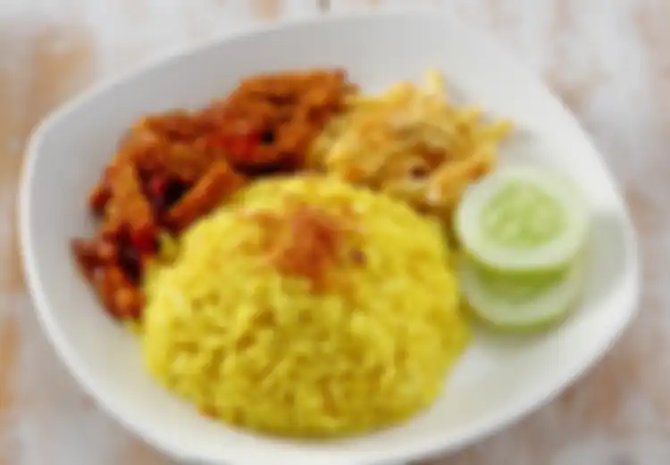 Terungkap Begini Rahasia Pedagang Bikin Nasi Kuning Magicom Super Enak, Hasilnya Bisa Pulen dan Gurih Banget!