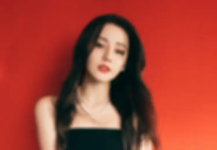 Inilah Wujud Sempurna 'Pinggang Kupu-kupu' Milik Dilraba Dilmurat, Artis China Keturunan Minoritas Uighur yang Laporkan Penggemarnya Sendiri