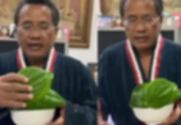 Cuma Rutin Minum Air Rebusan Daun Ini Rupanya Rahasia Hotman Paris Tetap Bugar di Usia 60 Tahun, Mau Coba?