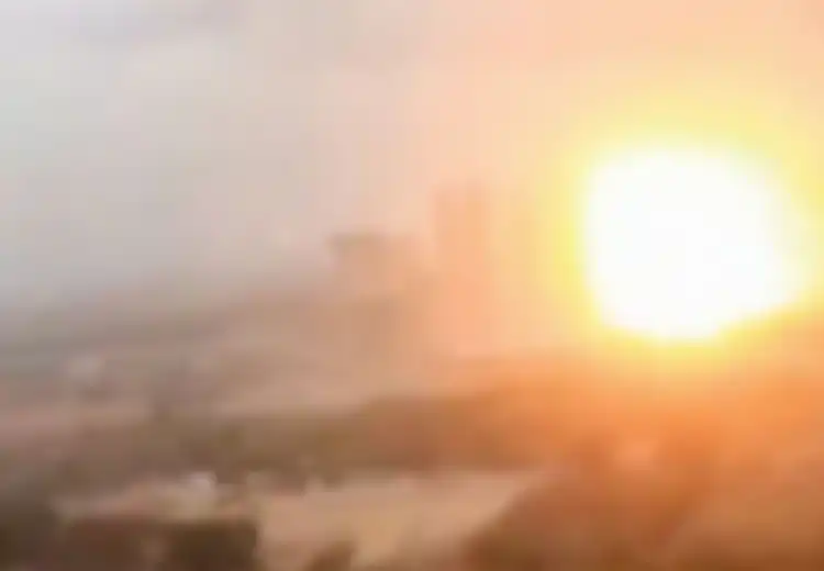Terlihat Nyaris Mirip dengan Ledakan Dasyat di Beirut, Lebanon, Bola Api Besar Terlihat Muncul di Langit Kota China Seperti Terjadi Pengeboman, Apa yang Sebenarnya Terjadi?