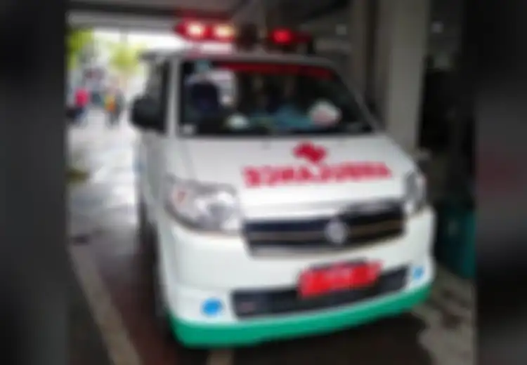 Keterlaluan! Sebuah Mobil Halangi Ambulans yang Bawa Pasien Kritis, Kehilangan 5 Menit Berharga, Pasien Anak di Dalamnya Tak Berhasil Diselamatkan