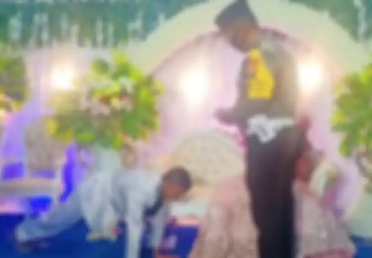 Nekat Tak Pakai Masker, Pengantin Pria Disuruh Push Up di Pelaminannya Sendiri