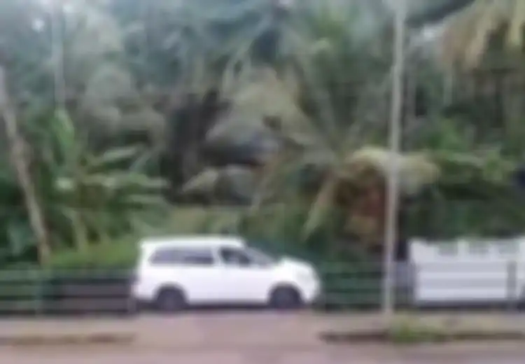 Skil Dewa, Begini Cara Sopir Innova yang Viral Masuk dan Keluar Parkiran Sempit, 'Enggak Masalah Buat Saya'