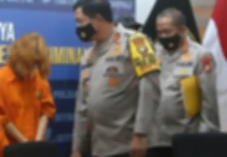 Mutilasi Korban Jadi 11 Bagian hingga Ngaku Nikah Siri Tapi Faktanya Kumpul Kebo dengan Suami Orang, Ibunda LAS Hanya Bisa Tertunduk Lesu, 'Saya Sakit Hati'