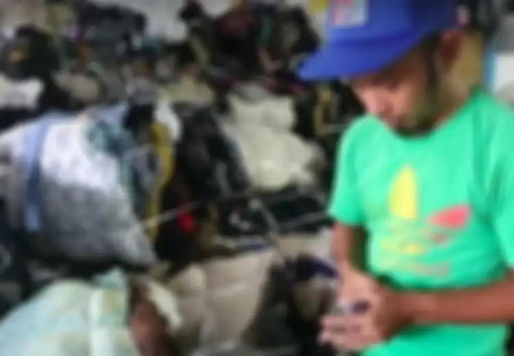 Beli Jas Bekas di Pasar Loak, Seorang Pria Temukan Uang Rp71 Juta di Kantong Jas, Ini yang Dilakukannya dengan Uang Tersebut