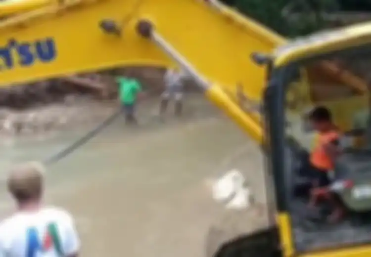 Usianya Baru 5 Tahun, Theo Mampu Operasikan Eskavator untuk Keruk Sungai Pascabanjir Ambon, 'Dia Sangat Lincah Sekali Mengoperasikan Eskavator Itu'