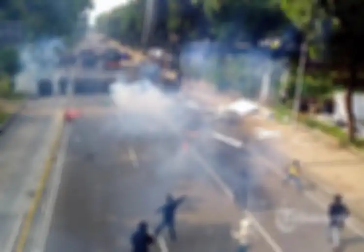 Polisi Tembakkan Gas Air Mata ke Mahasiswa yang Demo Tolak Omnibus Law UU Cipta Kerja: Waspada, Ini yang Terjadi pada Tubuh Jika Kita Terkena Gas Air Mata