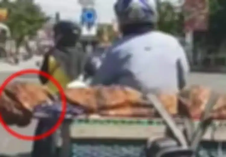 Bikin Heran Pengendara Motor Ini Angkut Jenazah di Boyolali Pakai Kain Jarit Di Atas Beronjong Dengan Tali Karet, Apa Sebabnya?