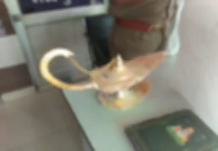 Berambisi Jadi Tajir Melintir, Dokter Ini Beli Lampu Ajaib Aladdin Seharga Rp4,8 Miliar yang Mampu Keluarkan Jin, Tapi Justru Hal Buruk Inilah yang Terjadi