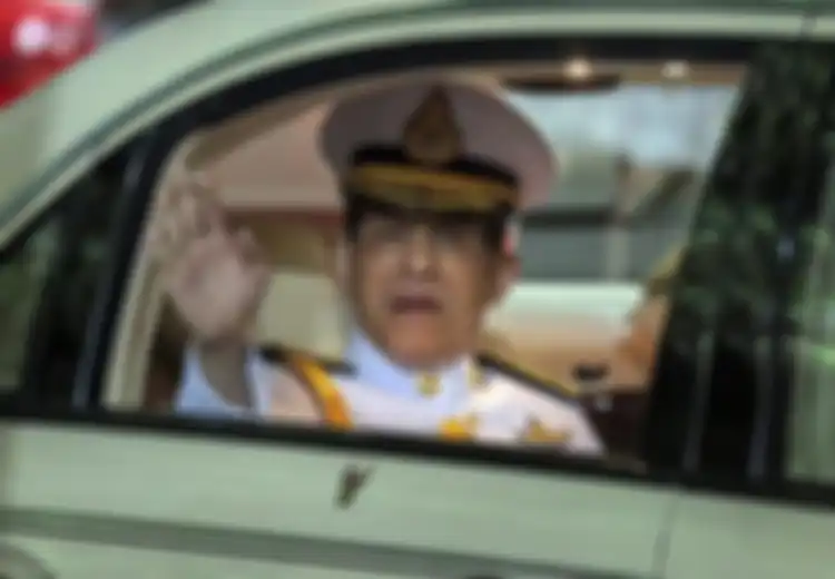 Mengejutkan, Maha Raja Vajiralongkorn Muncul dan Sapa Para Protestan yang Inginkan Dia Lengser, 'Thailand Adalah Negara Penuh Kompromi'