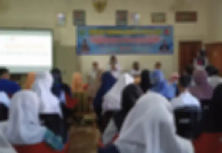 Sebagai Seorang Guru, Bagaimana Strategi Terbaik dalam Menerapkan Pendidikan Karakter dalam Kurikulum Sekolah?