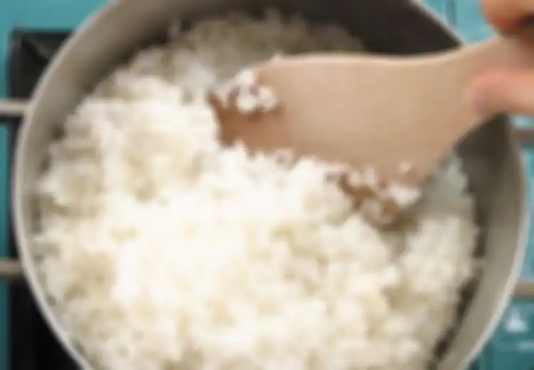 Sering Disepelekan Orang Banyak, Ternyata Seperti Ini Bedanya Memasak Nasi Pakai Air Mendidih dengan Air Biasa, Kira-kira Mana yang Benar?