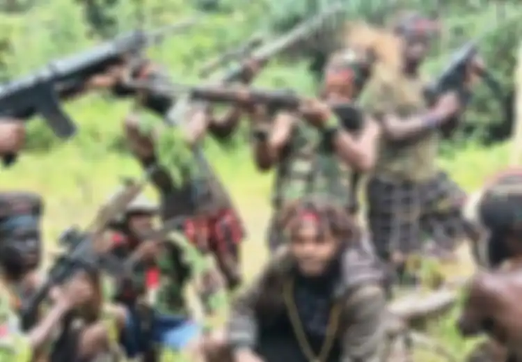 Bak Tak Peduli dengan Nyawanya Sendiri, Anggota Keluarga KKB Papua Ini Serahkan Senjata karena Tersentuh oleh Sikap Anggota TNI, 'Saya Sudah Seperti Keluarga'