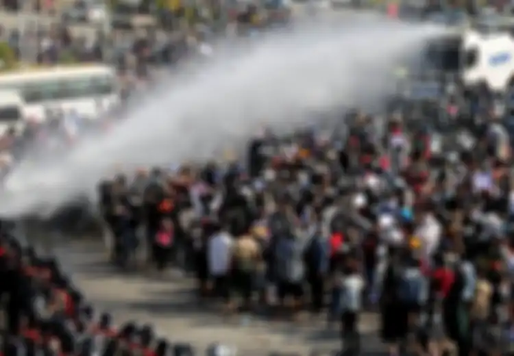 Polisi Myanmar Makin Brutal saat Hadapi Demonstran Pro-Demokrasi, Satu Wanita Ditembak Tepat di Rahimnya