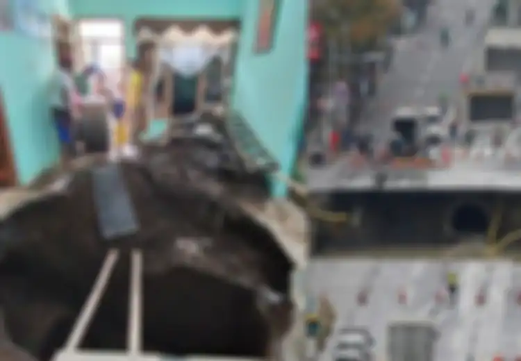 16 Tahun Ditempati, Baru Kali Lantai Rumah Tiba-tiba Amblas, Ternyata Ada Fenomena 'Sinkhole' di Seluruh Penjuru Dunia hingga yang 30 Meter Lebar Lubangnya