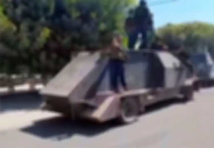 Kelasnya Bukan Penjahat Ecek-ecek Lagi, Geng Narkoba Meksiko Ternyata Peralatan Tempurnya Bak Pasukan Militer Saja, Punya Tank Hingga Kendaraan Lapis Baja, Pantas Polisi Angkat Tangan
