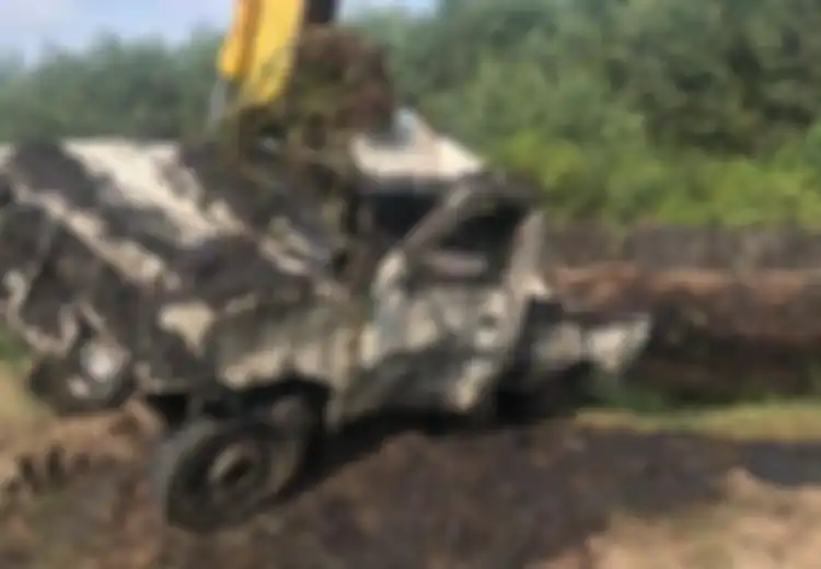 Niat Bersihkan Kanal, Eskavator Ini Malah Temukan Mobil Berisi Tulang Belulang Manusia, Diduga Sudah Terkubur Selama Ini
