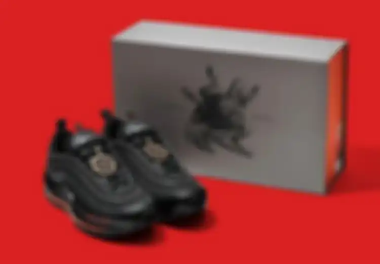 Mengandung Setetes Darah Manusia di Solnya, Nike Gugat Perusahaan 'Sepatu Setan': Ini Deretan Produk Fashion yang Terbuat dari Bahan Terlarang, Ada Daging Hewan Langka!