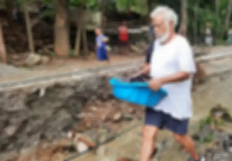 Kini Sudah Bukan Siapa-siapa, Mantan Presiden Pertama Timor Leste Xanana Gusmao Turun Langsung Bantu Korban Banjir, Fotonya Beredar Luas di Internet