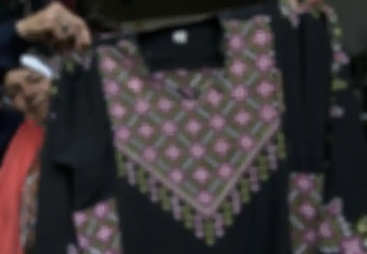 ‘Gaun Penghubung Masa Lalu dan Masa Depan’ Pakaian Tradisional Palestina, Jubah Palestina yang Ikonik, Bentuk Simbol Politik Baru