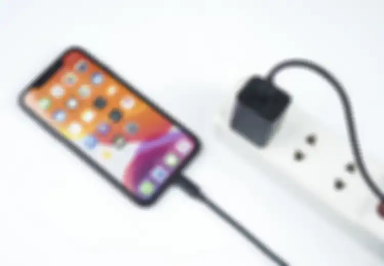 Ternyata Mengisi Baterai Ponsel Tak Sembarangan, Selain Dilarang Menggunakannya Saat Dicharger, Ternyata Ini Kesalahan Fatal Pengguna Ponsel Saat Mengecas Smartphone